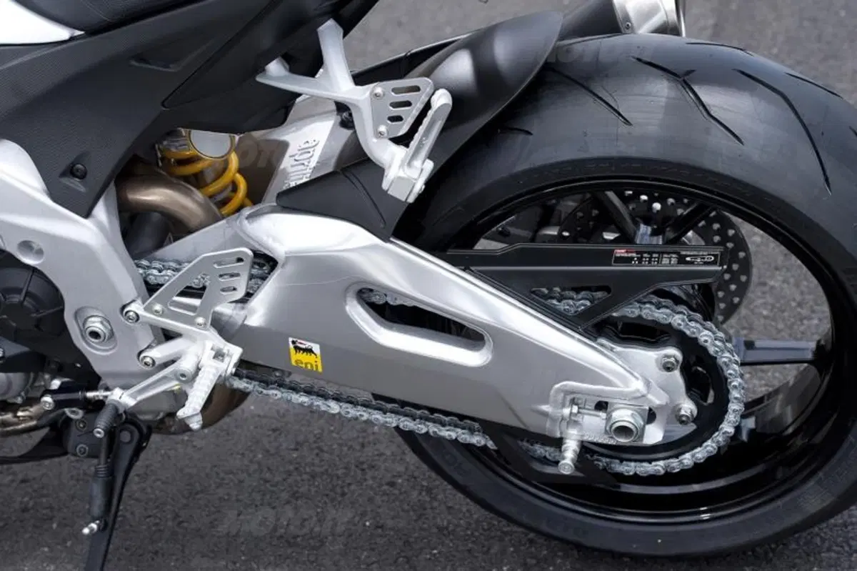 Aprilia Tuono V4R ABS (45)