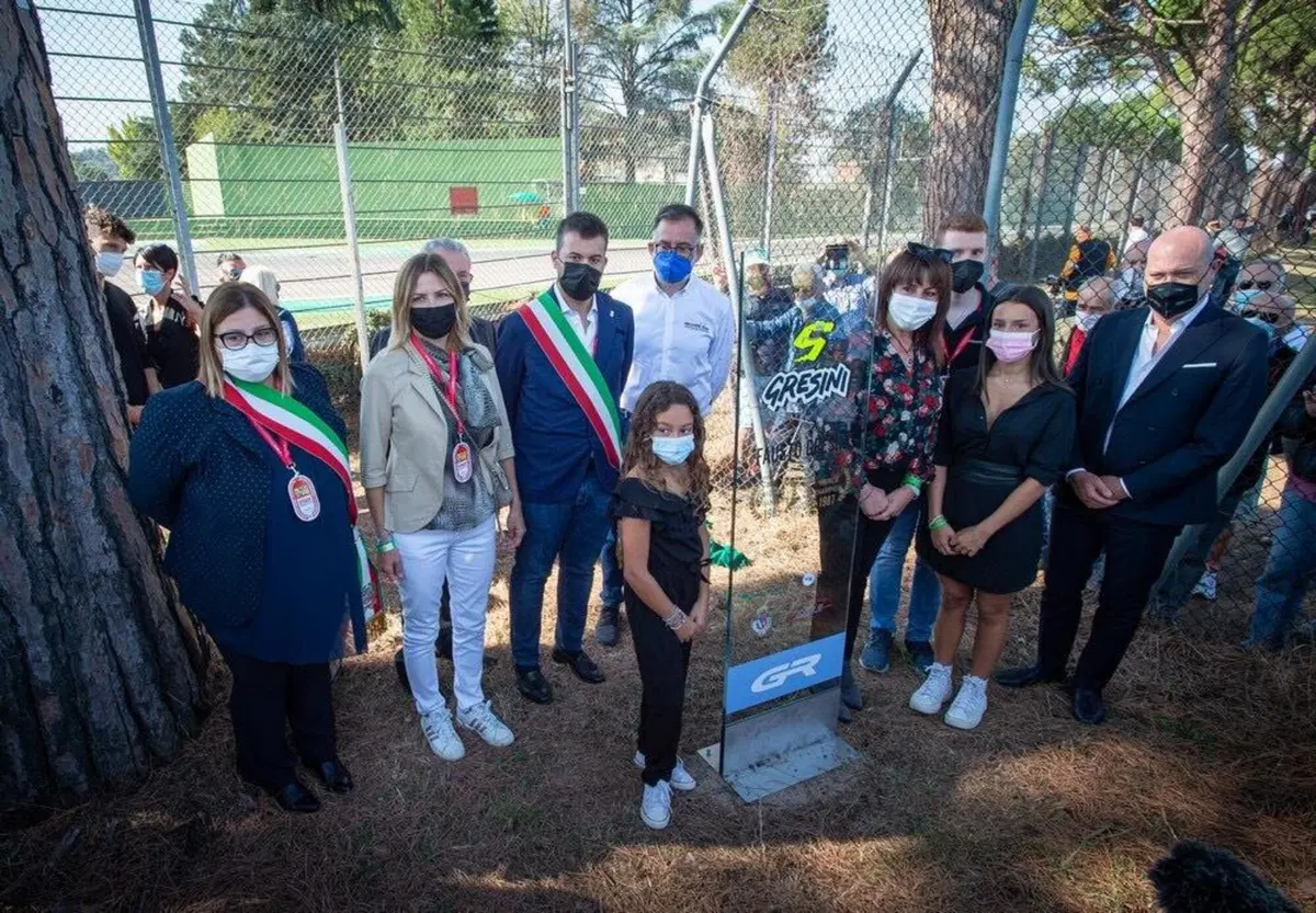 Imola, la cerimonia della dedica della "Curva Gresini"
