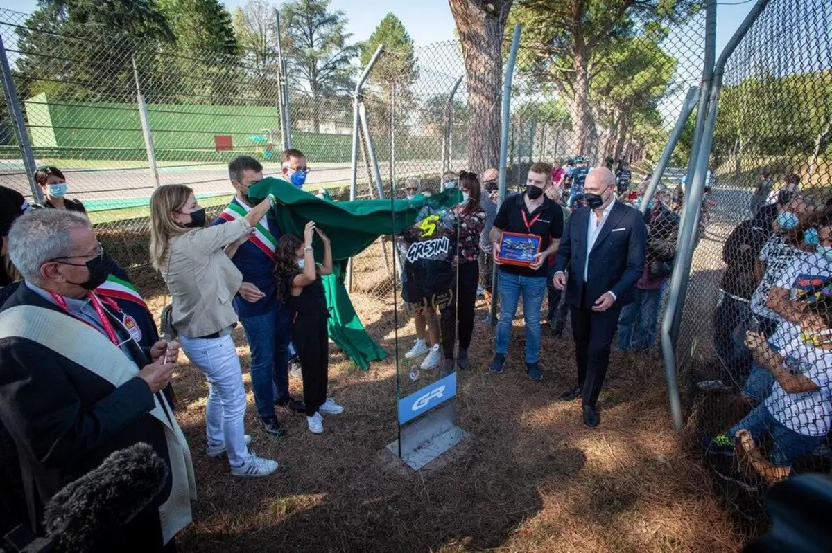 Imola, la cerimonia della dedica della 'Curva Gresini' (2)