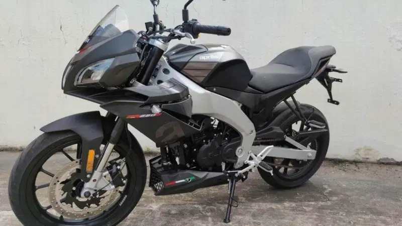 Aprilia Tuono 250. Svelata dall'omologazione