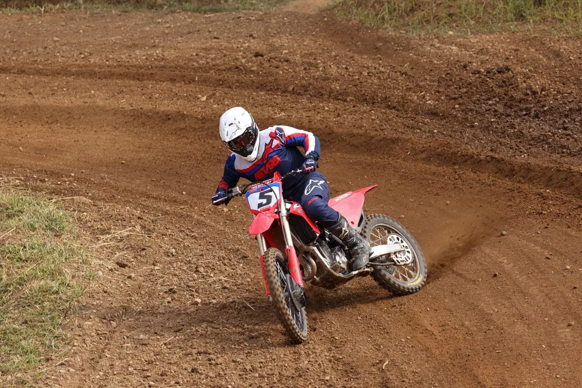 Honda CRF250R 2022 TEST: in pista con Alex Puzar e il nostro Perfetto! (5)
