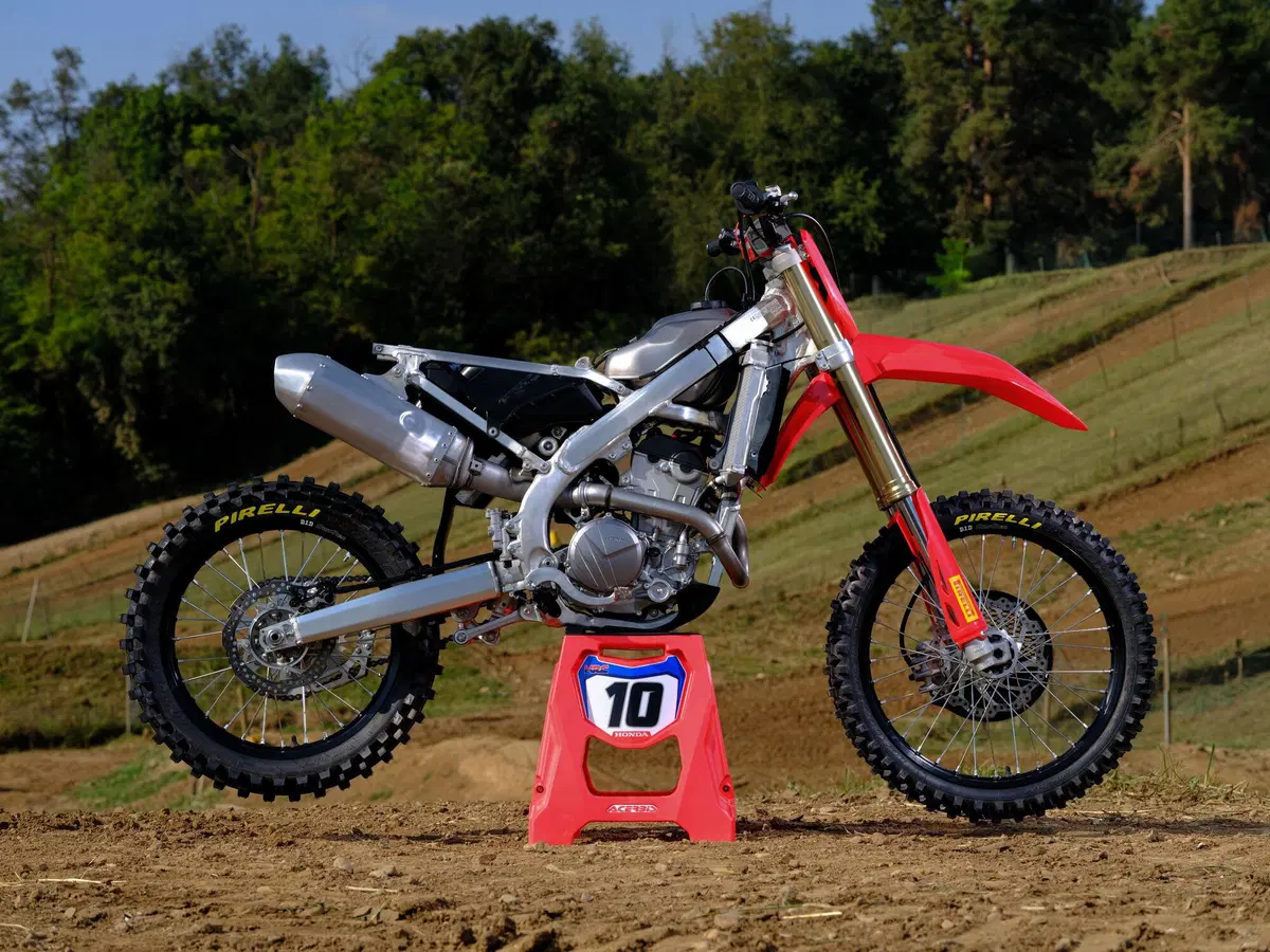 Honda CRF250R 2022 TEST: in pista con Alex Puzar e il nostro Perfetto! (19)