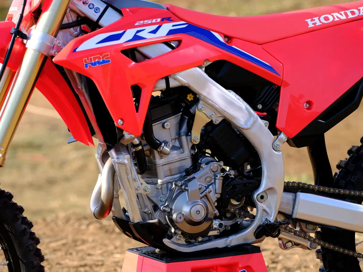 Honda CRF250R 2022 TEST: in pista con Alex Puzar e il nostro Perfetto! (9)