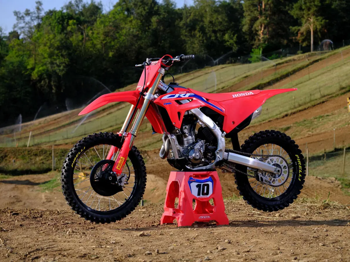 Honda CRF250R 2022 TEST: in pista con Alex Puzar e il nostro Perfetto! (10)