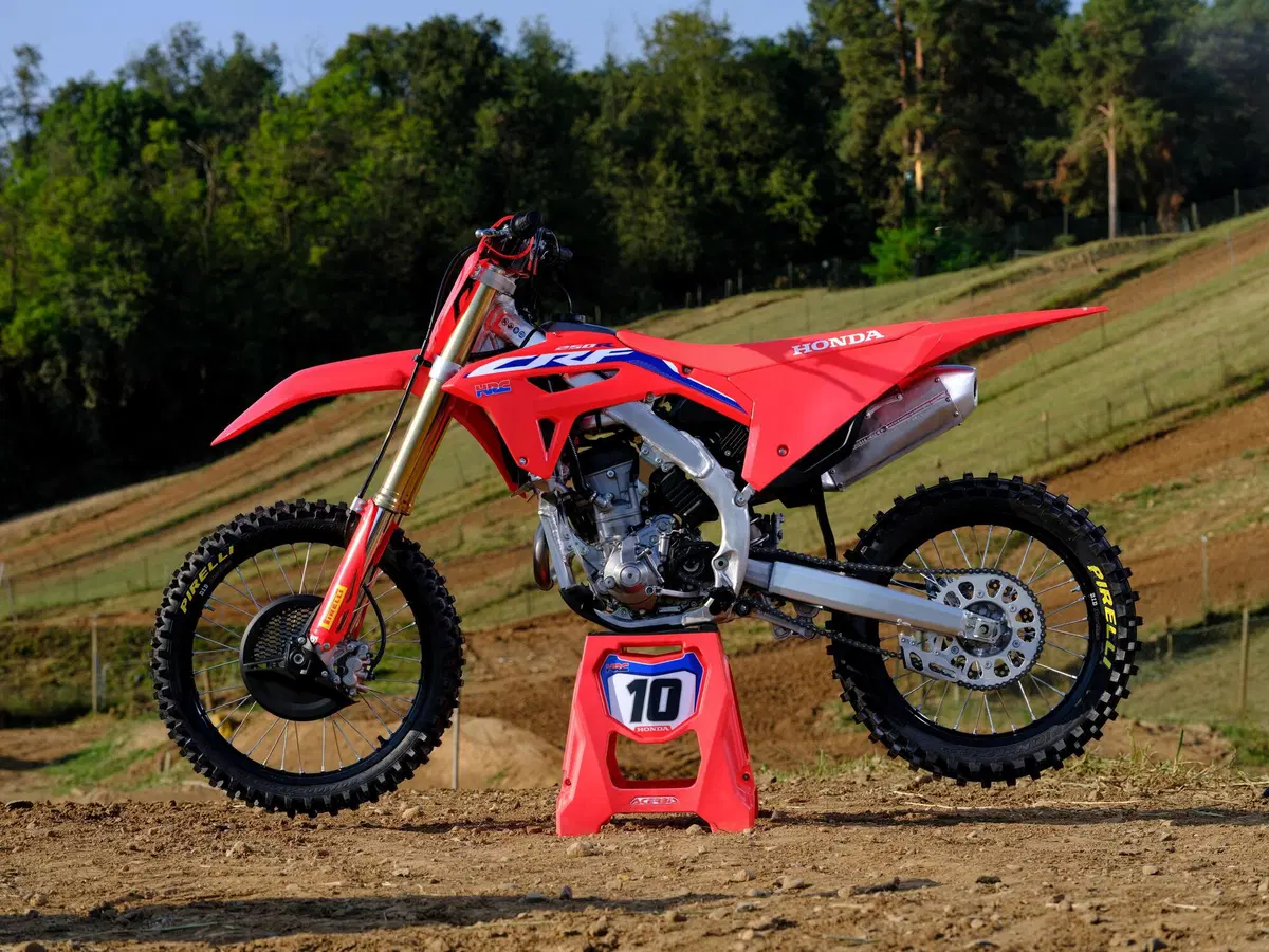 Honda CRF250R 2022 TEST: in pista con Alex Puzar e il nostro Perfetto! (12)