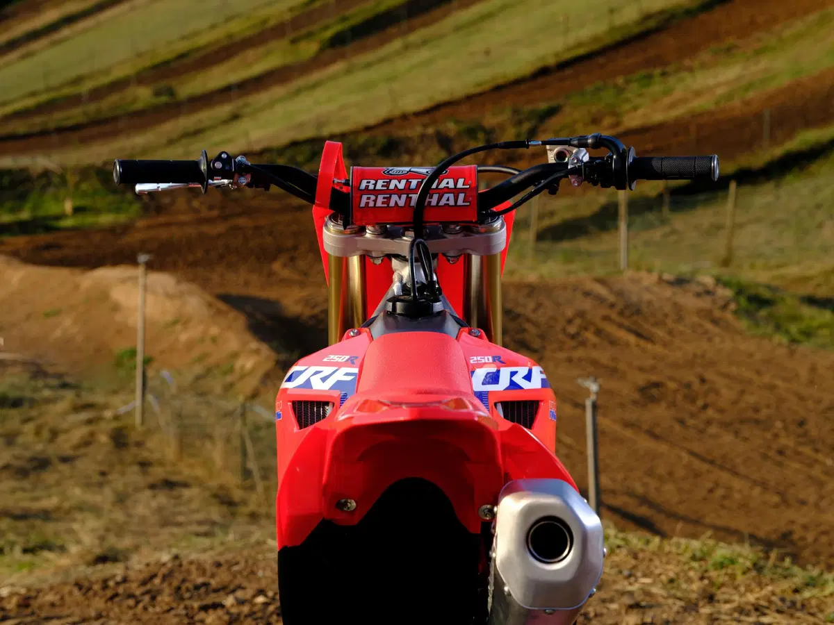 Honda CRF250R 2022 TEST: in pista con Alex Puzar e il nostro Perfetto! (13)