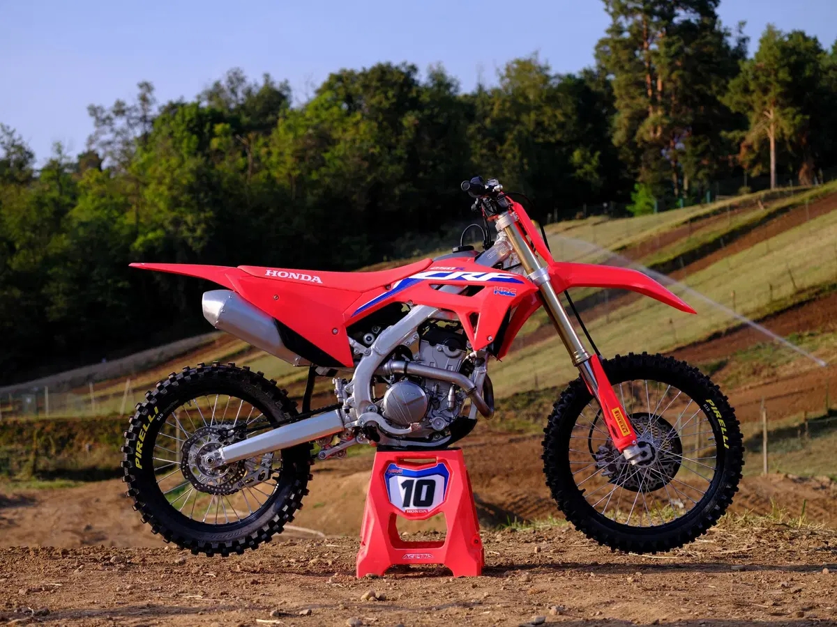 Honda CRF250R 2022 TEST: in pista con Alex Puzar e il nostro Perfetto! (15)