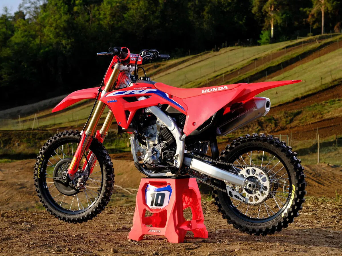 Honda CRF250R 2022 TEST: in pista con Alex Puzar e il nostro Perfetto! (17)