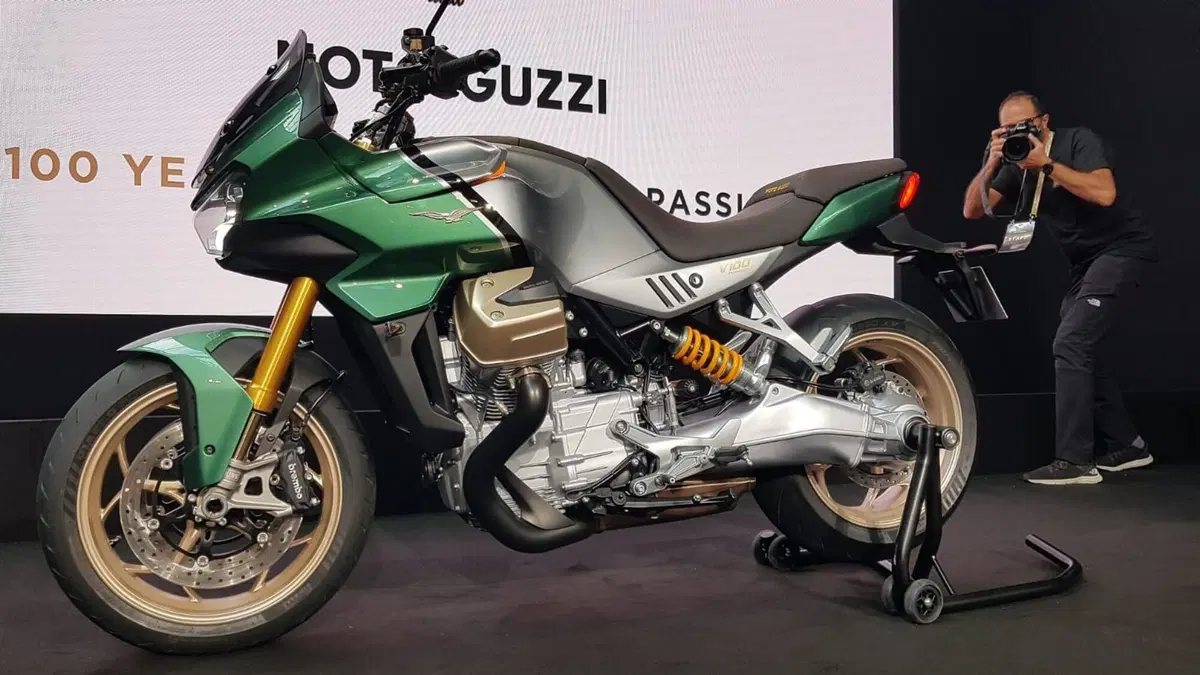 Nuova Moto Guzzi V100 Mandello, le foto definitive!