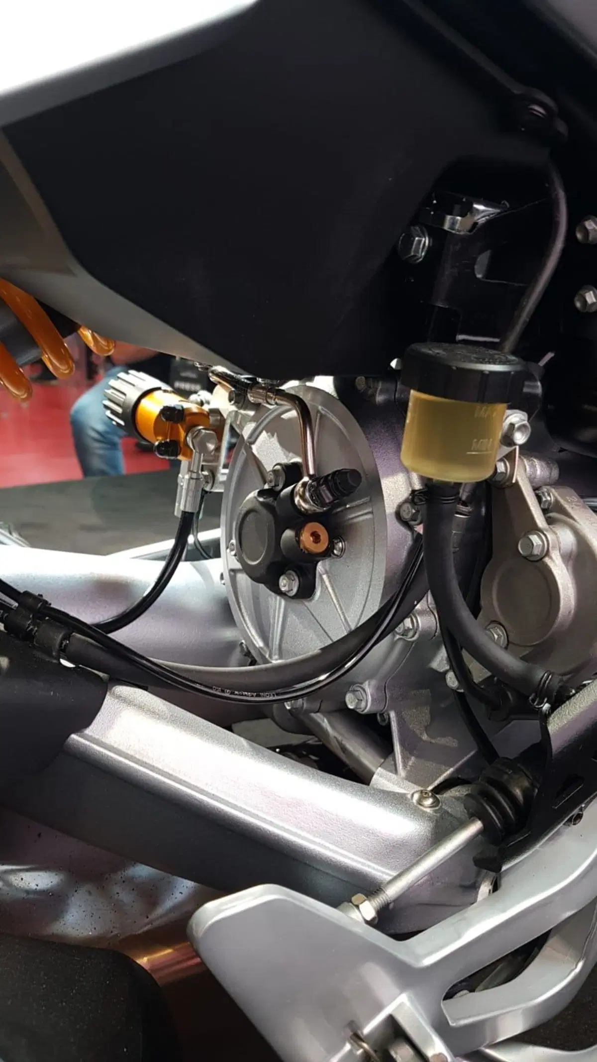 Nuova Moto Guzzi V100 Mandello, le foto definitive! (13)