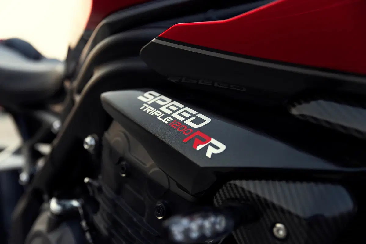 Nuova Triumph Speed Triple 1200 RR 2022: dati, foto e prezzo (2)