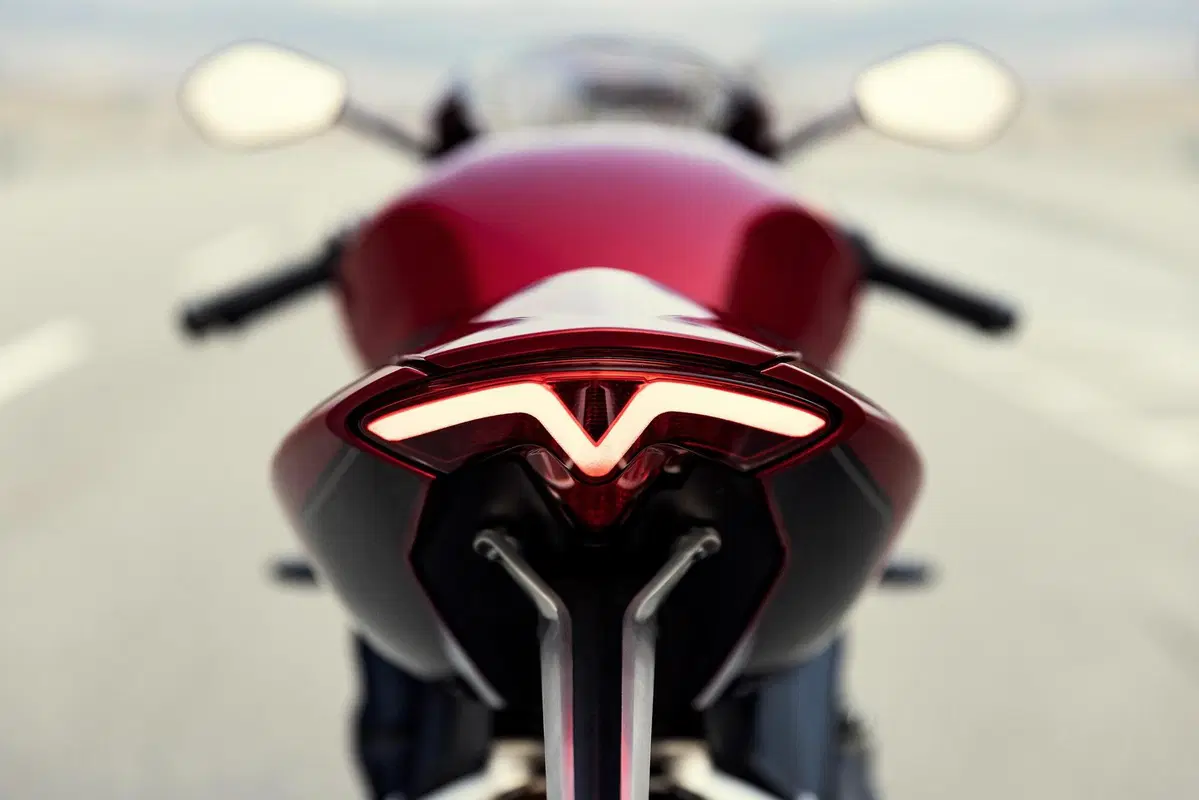 Nuova Triumph Speed Triple 1200 RR 2022: dati, foto e prezzo (3)