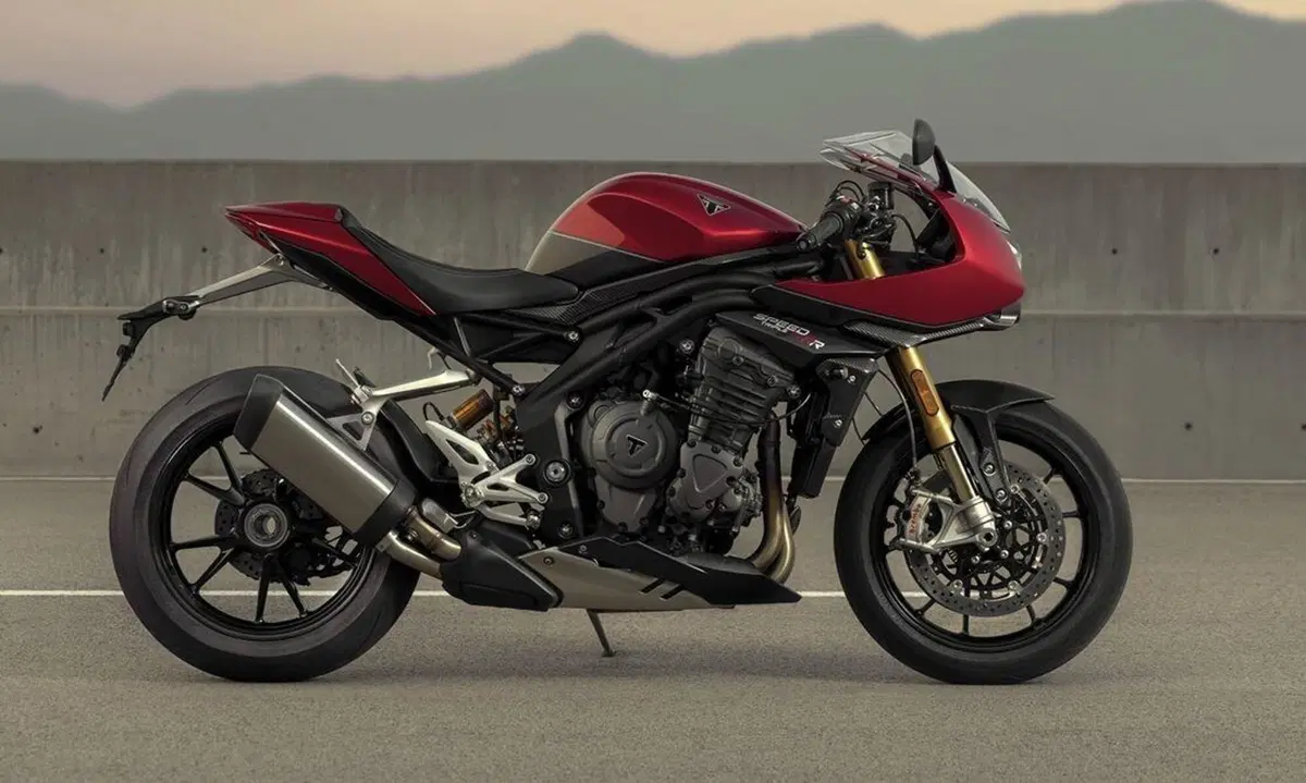 Nuova Triumph Speed Triple 1200 RR 2022: dati, foto e prezzo (4)