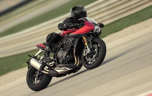 Nuova Triumph Speed Triple 1200 RR 2022: dati, foto e prezzo