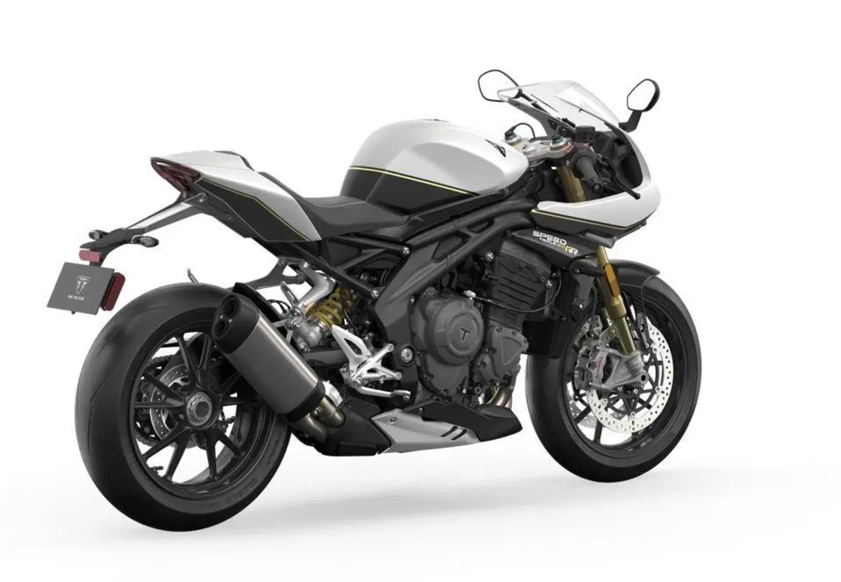 Nuova Triumph Speed Triple 1200 RR 2022: dati, foto e prezzo (10)