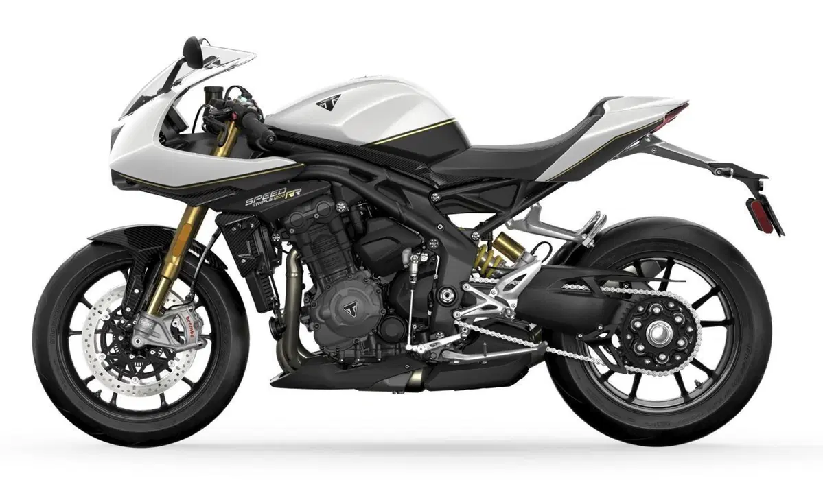 Nuova Triumph Speed Triple 1200 RR 2022: dati, foto e prezzo (9)