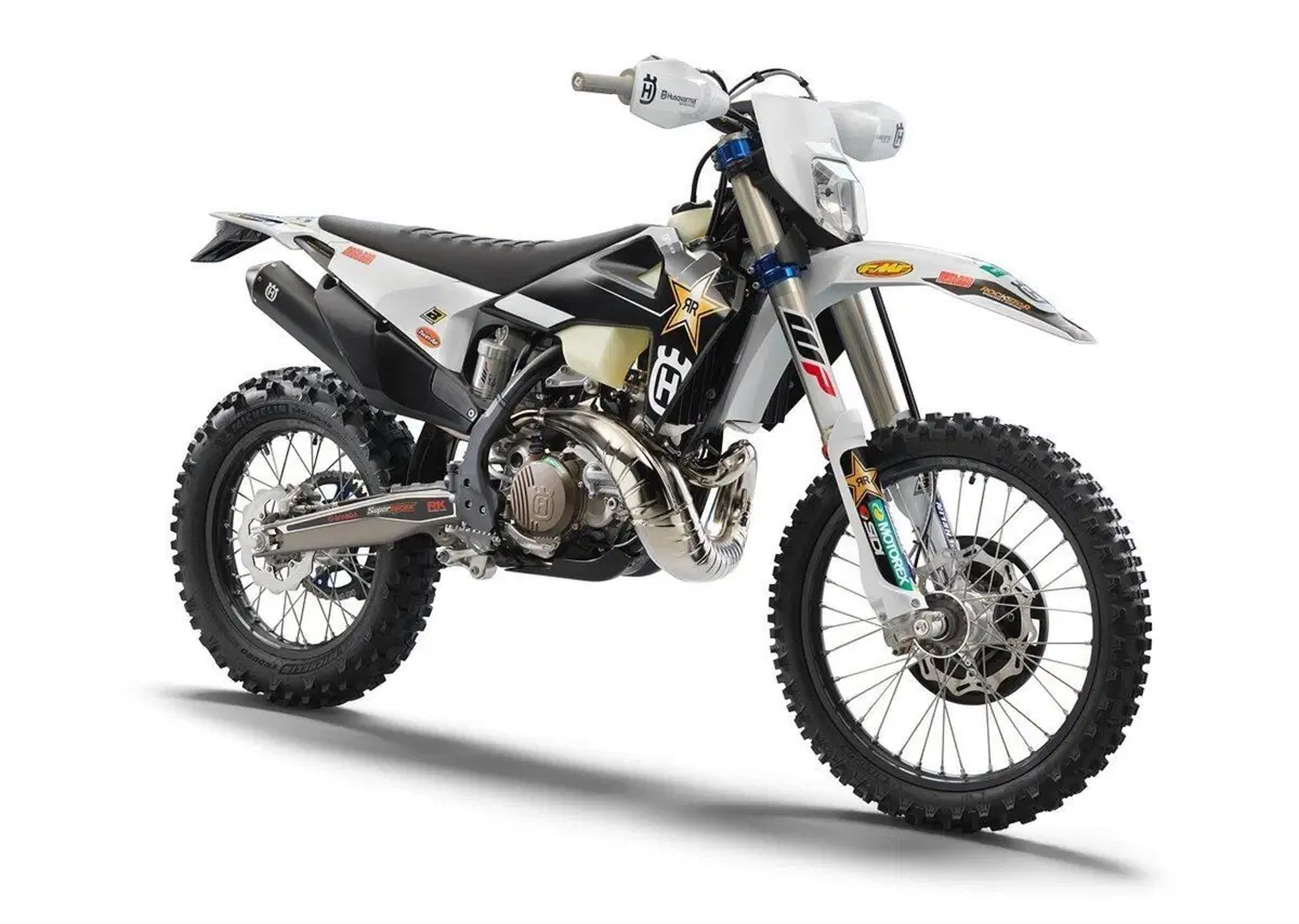 In vendita le enduro Husqvarna TE 300I e FE 350 Rockstar Edition 2022 (3)