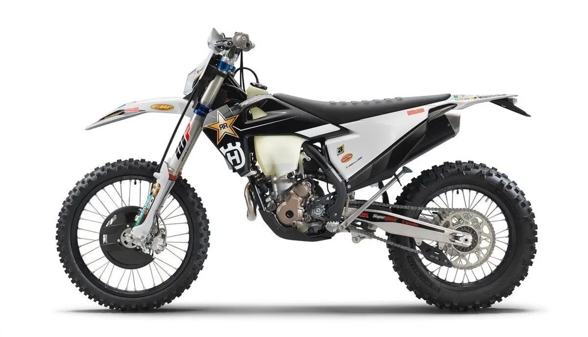 In vendita le enduro Husqvarna TE 300I e FE 350 Rockstar Edition 2022 (2)