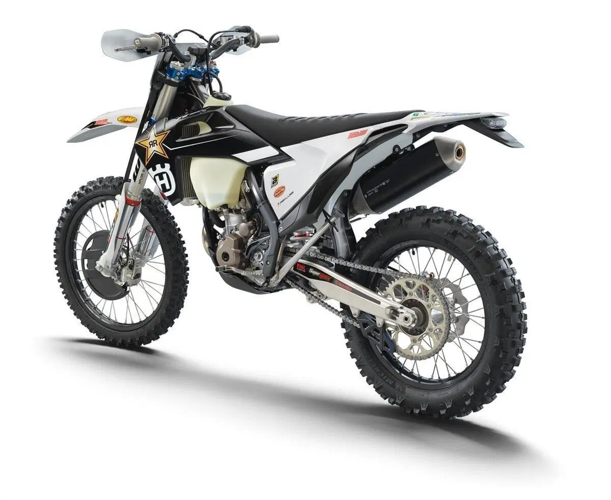 In vendita le enduro Husqvarna TE 300I e FE 350 Rockstar Edition 2022 (6)