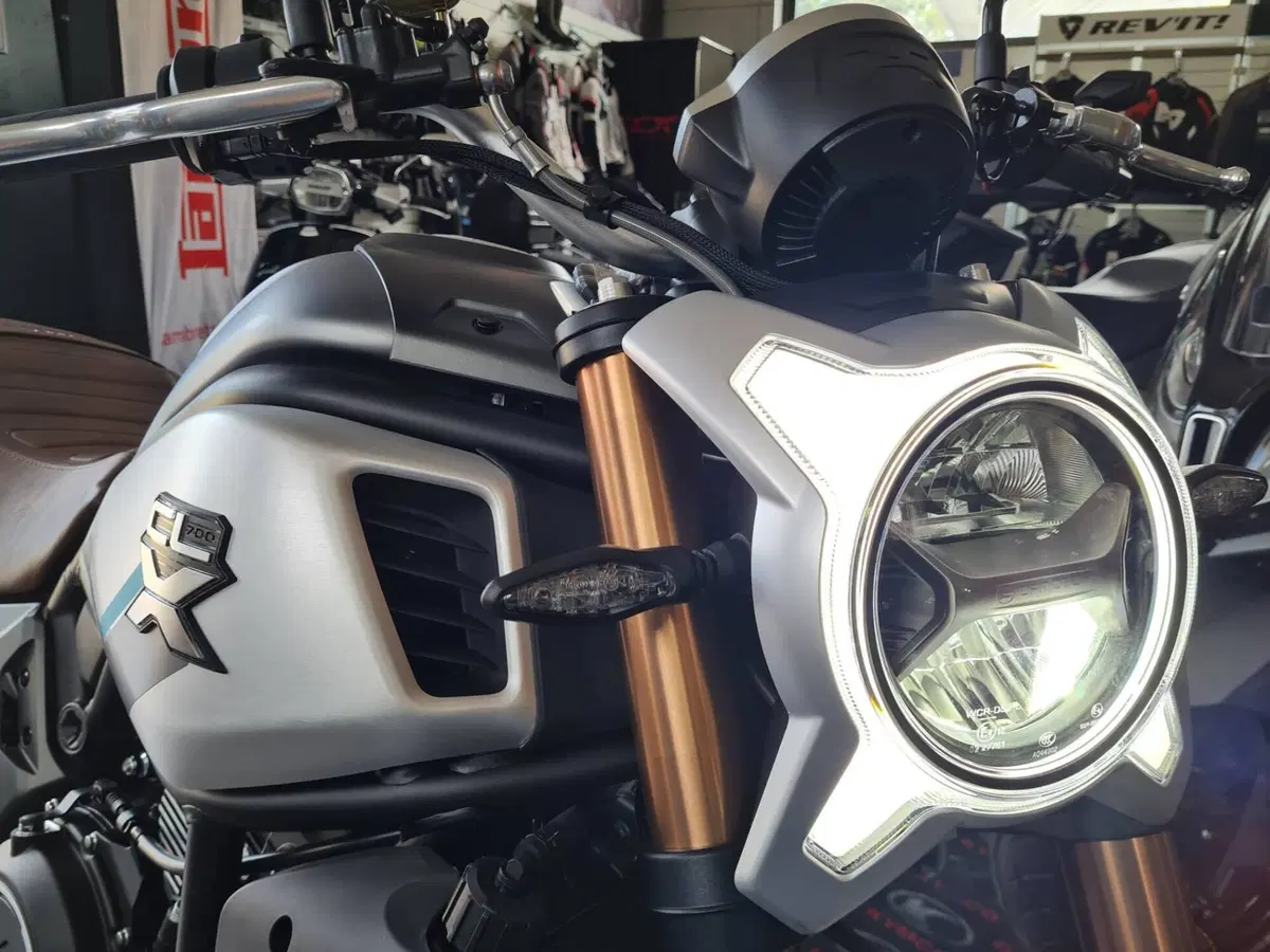 CFMOTO 700CL-X Heritage (2021 - 26) (2)