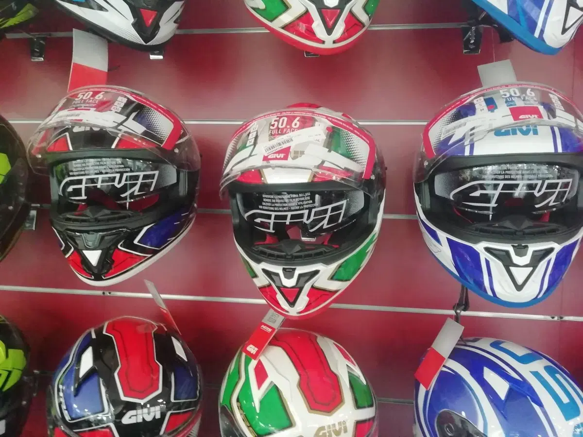 Casco integrale Givi 50.6 (4)