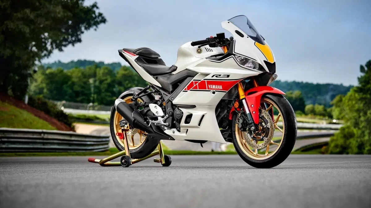 Yamaha YZF-R, livrea celebrativa per il 60° anniversario (13)