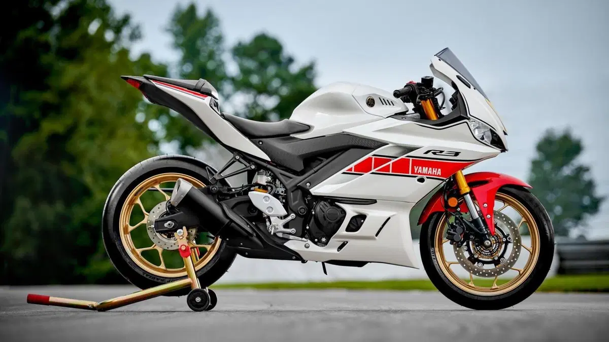 Yamaha YZF-R, livrea celebrativa per il 60° anniversario (14)
