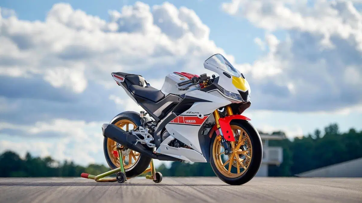 Yamaha YZF-R, livrea celebrativa per il 60° anniversario (18)