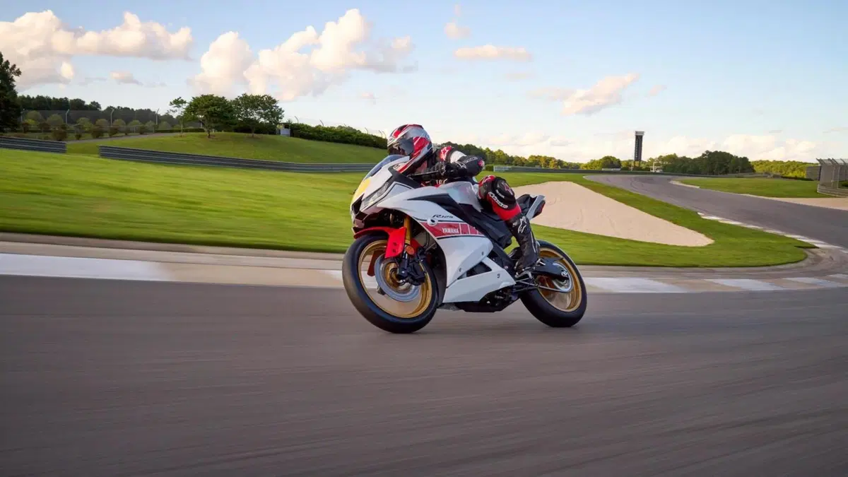Yamaha YZF-R, livrea celebrativa per il 60° anniversario (17)
