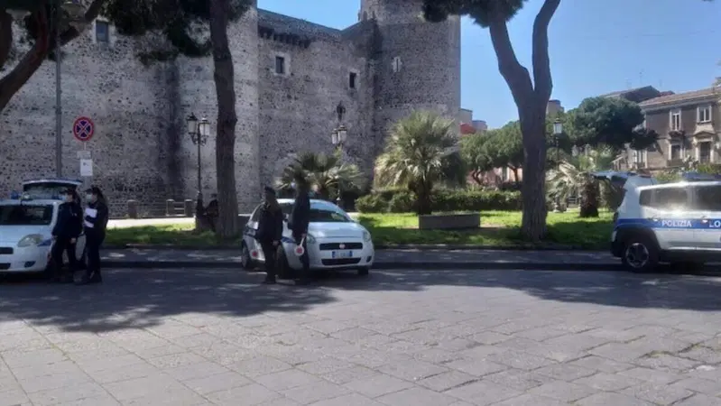 Catania: raffica di multe alle moto in centro storico, in quattro non si fermano all'alt