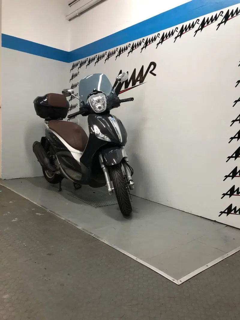 Piaggio Beverly 350 ABS (2016 - 20) (2)