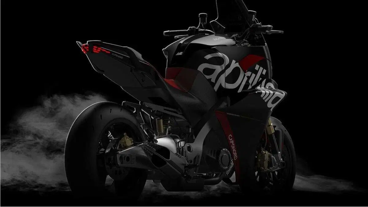 La Aprilia Caponord V4, rivale della Multistrada V4, immaginata così (7)