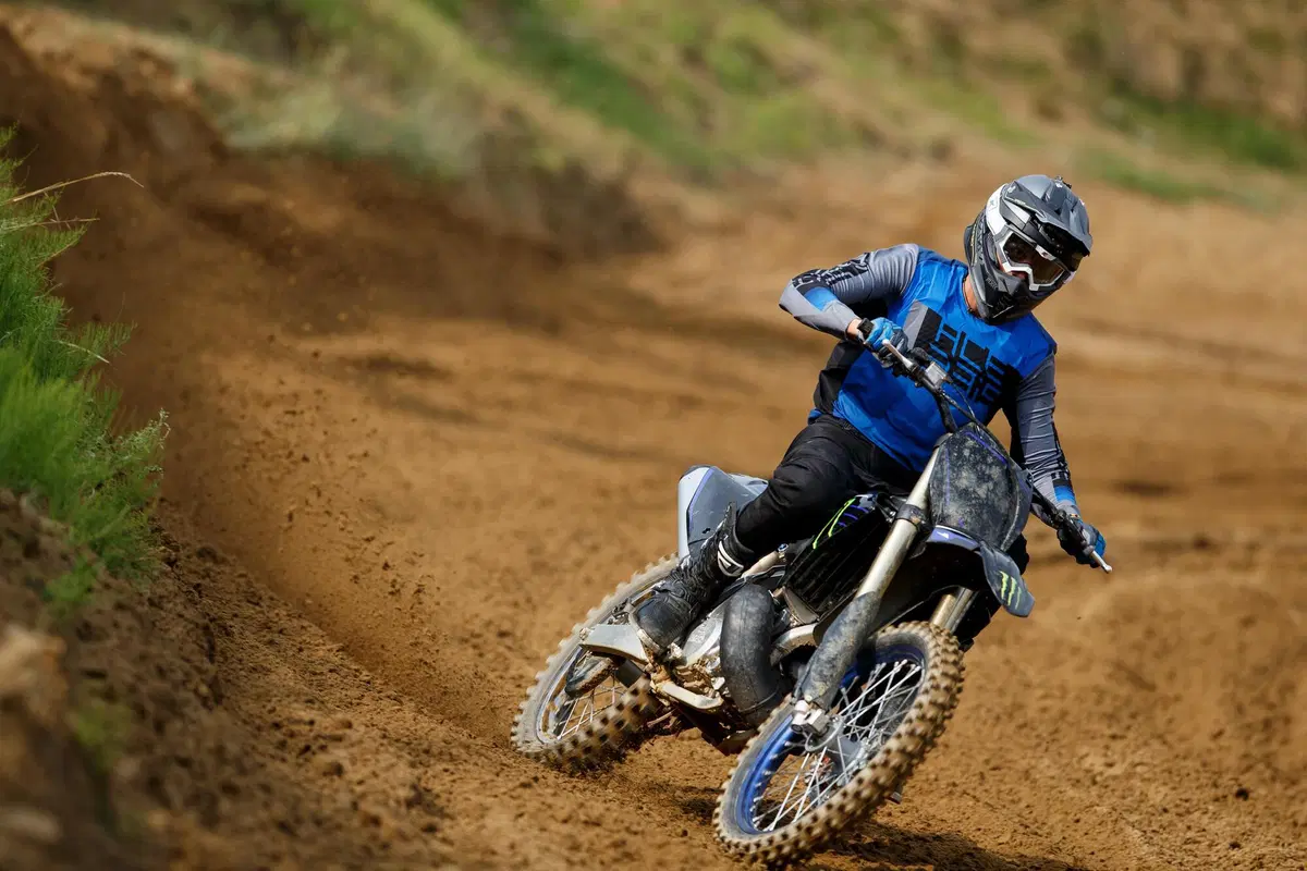 Yamaha YZ125 e 250 - 2022 TEST: i giapponesi credono nel 2 tempi. E fanno bene! (11)