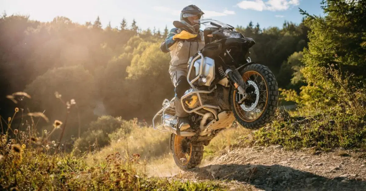 In Germania la BMW R1250GS stacca tutti. Ducati Multistrada V4 &egrave; la prima moto italiana