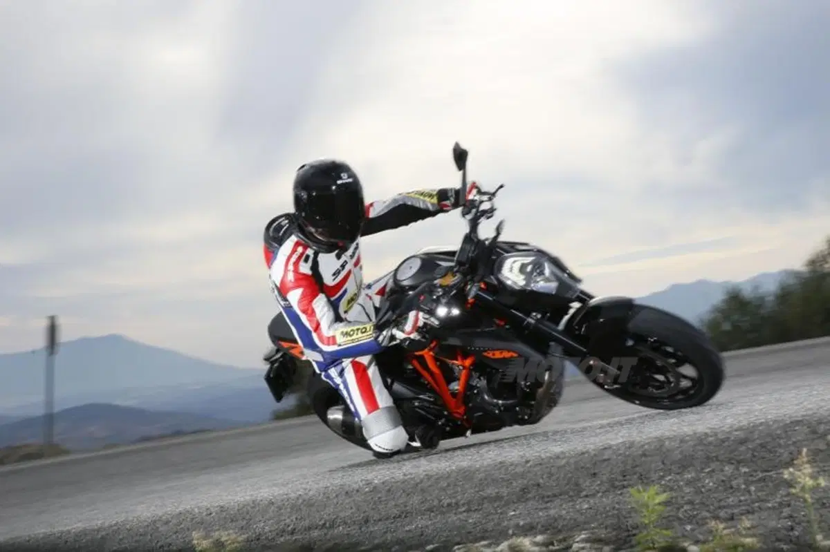 KTM 1290 Super Duke R (3)