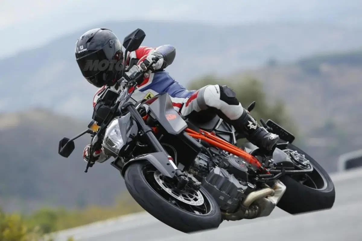 KTM 1290 Super Duke R (4)