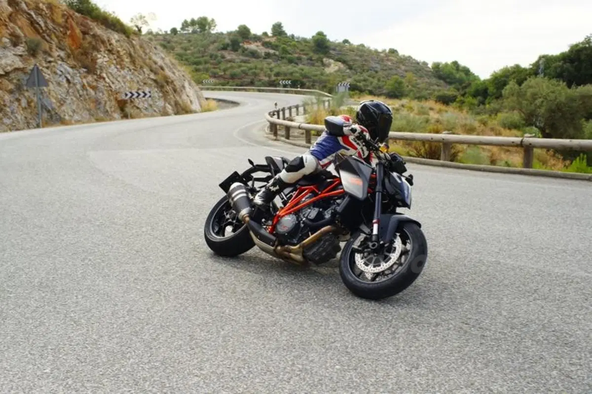 KTM 1290 Super Duke R (8)