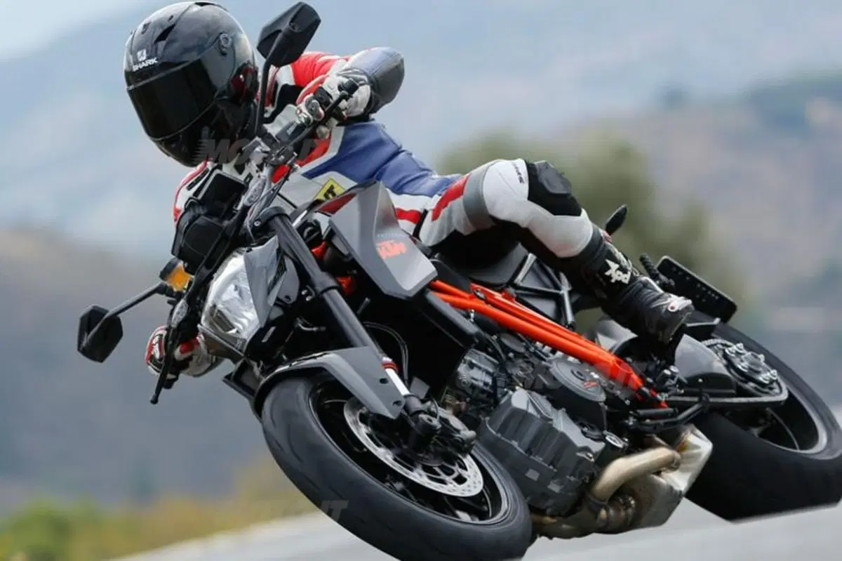 KTM 1290 Super Duke R (11)