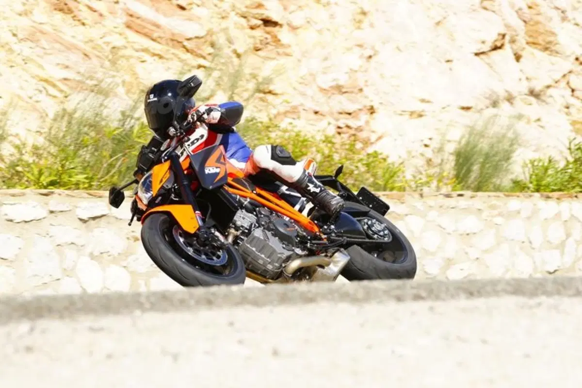 KTM 1290 Super Duke R (16)