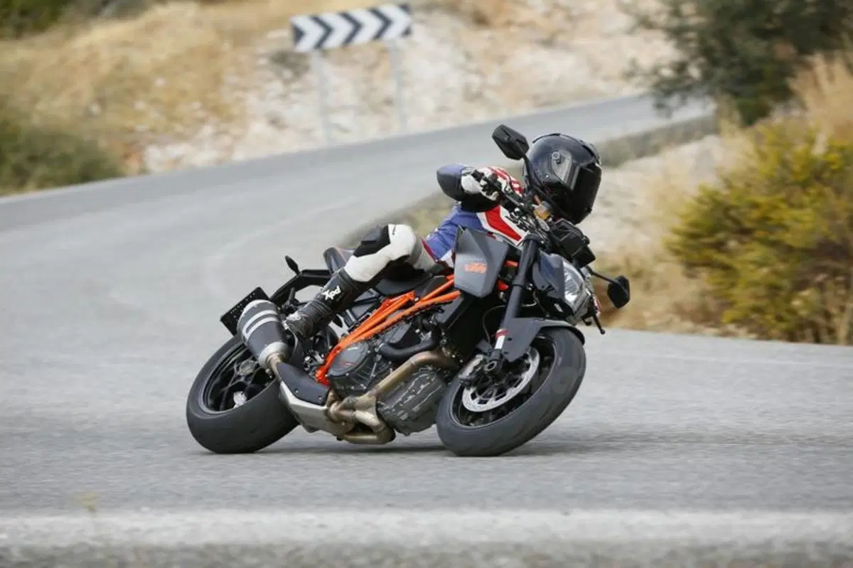 KTM 1290 Super Duke R (17)