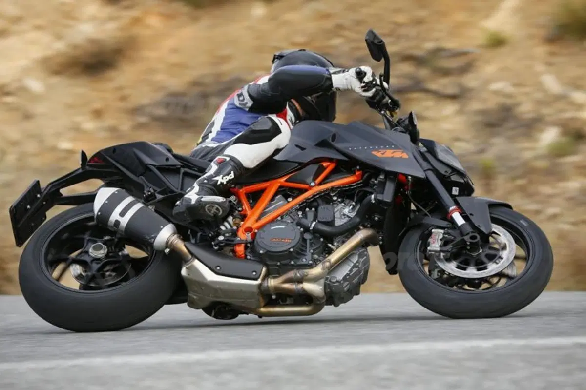 KTM 1290 Super Duke R (18)