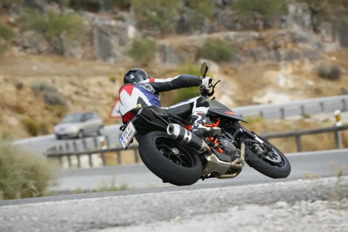 KTM 1290 Super Duke R (19)