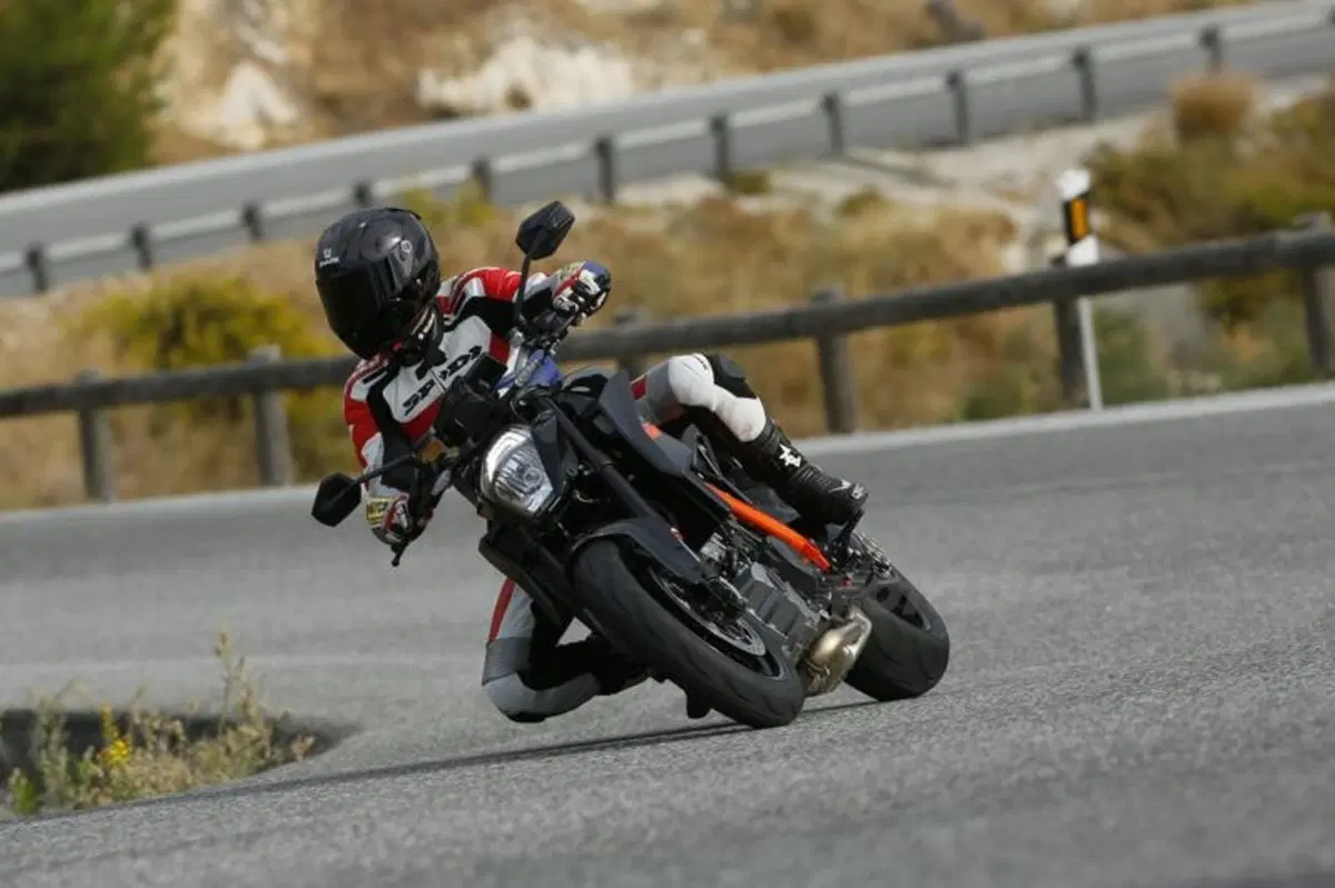 KTM 1290 Super Duke R (20)
