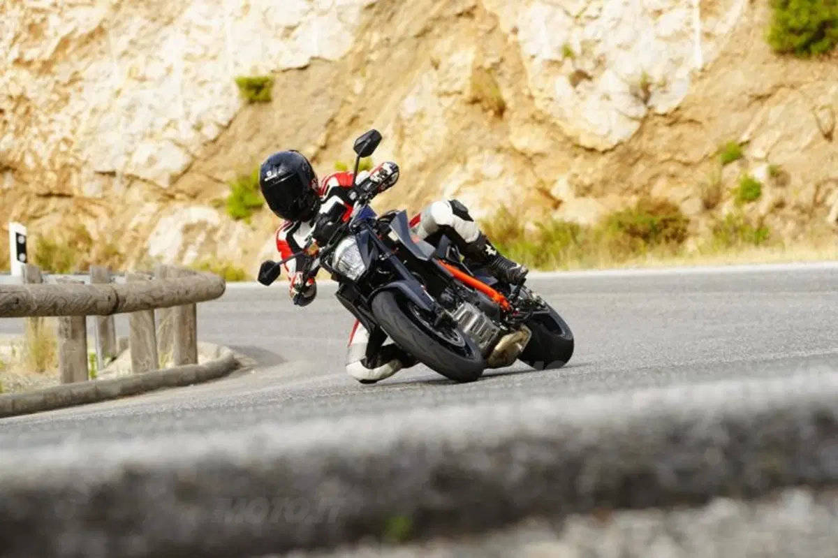 KTM 1290 Super Duke R (21)