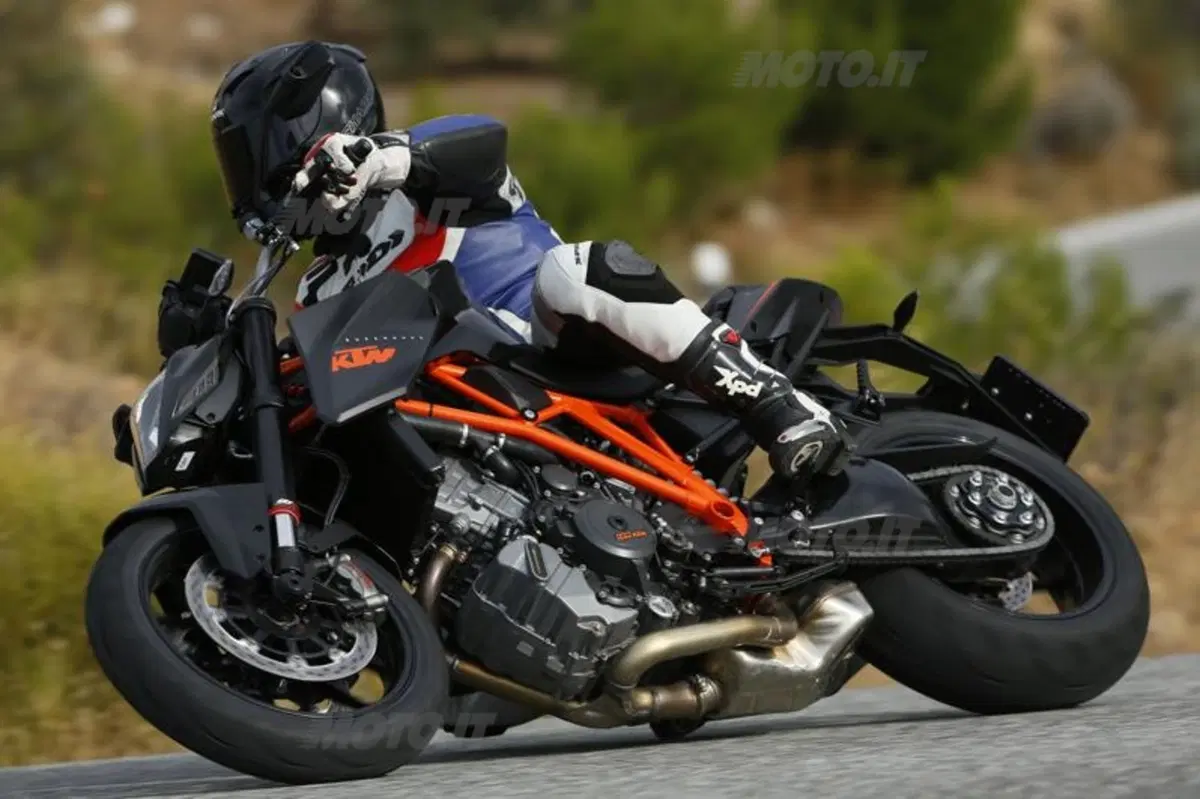 KTM 1290 Super Duke R (22)