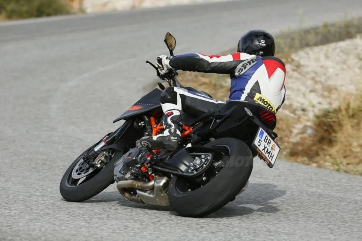KTM 1290 Super Duke R (23)