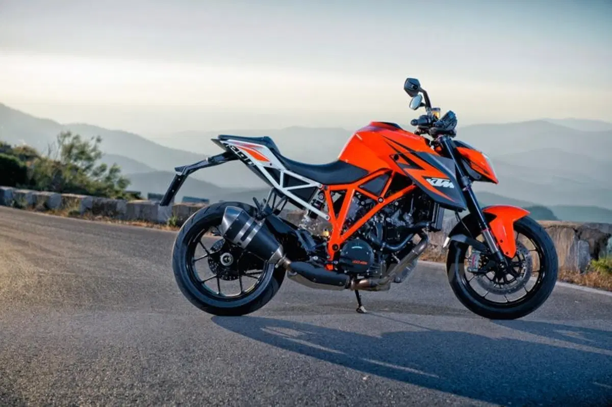 KTM 1290 Super Duke R (24)