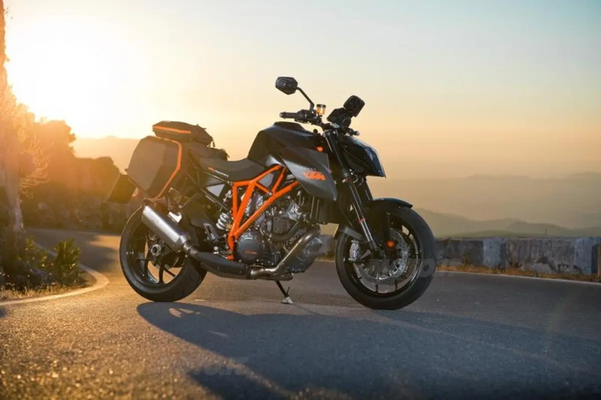 KTM 1290 Super Duke R (25)
