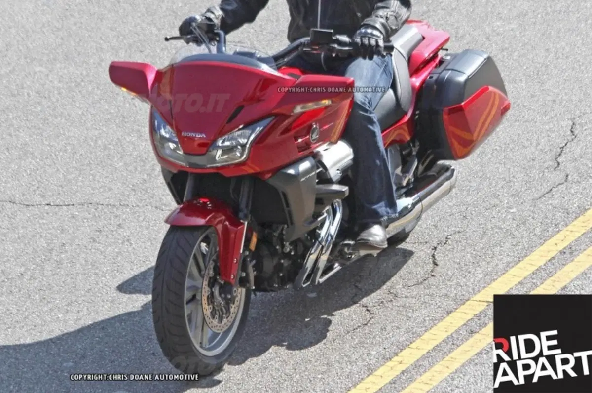 Honda CTX 1300, prime foto spia