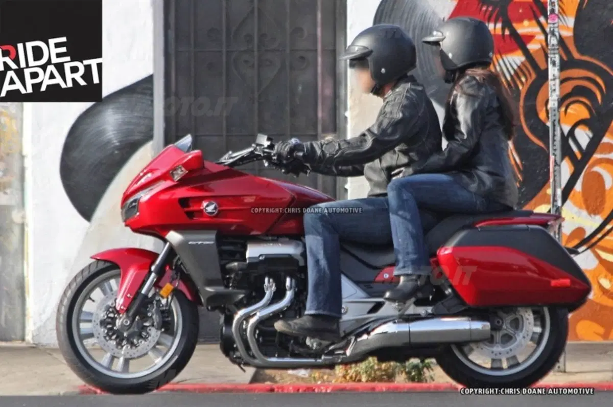 Honda CTX 1300, prime foto spia (2)